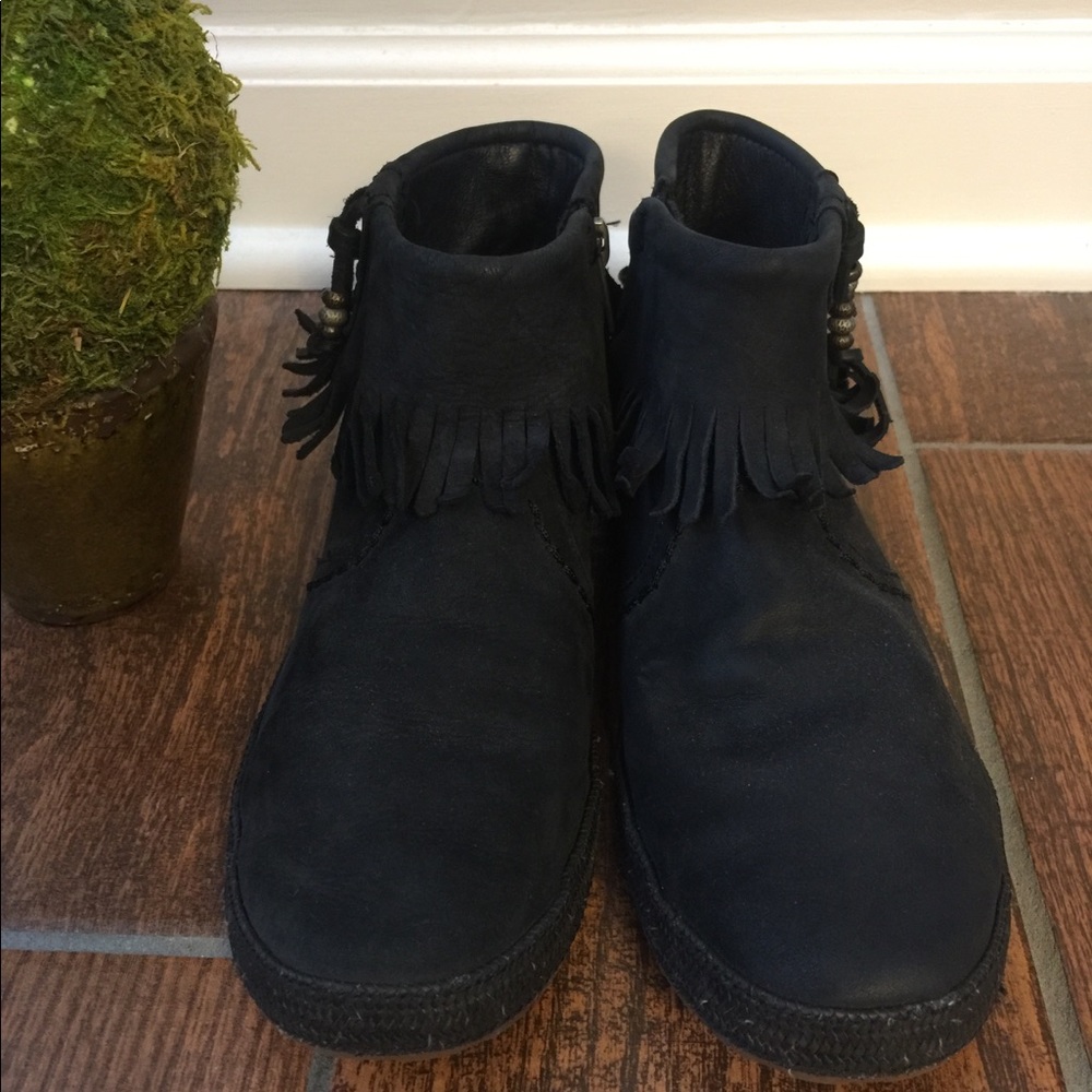EUC UGG Tiana Fringe Booties